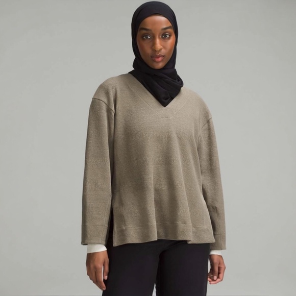 Lululemon Textured V-Neck Pullover Nomad P2P 21.5 - Picture 1 of 9